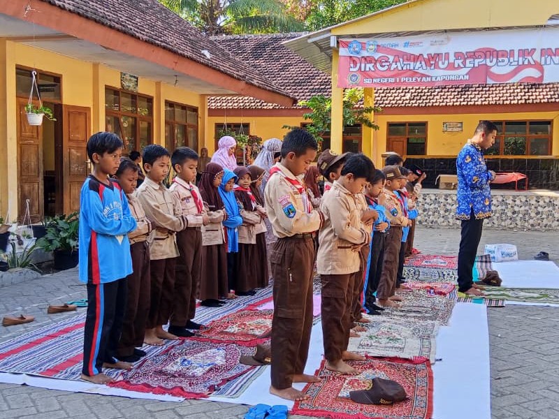PEMBIASAAN SHALAT DHUHA BERJMAAH DI SD NEGERI 1 PELEYAN KAPONGAN